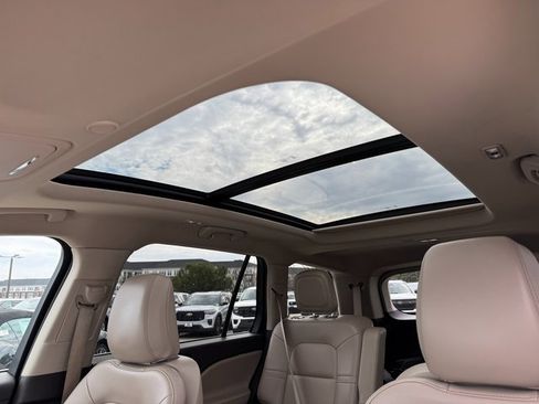 Used 2022 Lincoln Aviator AWD w/ Premium Package image 30