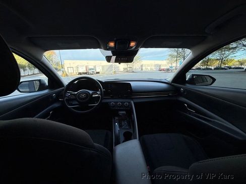 Used 2021 Hyundai Elantra SE image 12