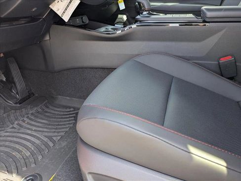 New 2025 Toyota Prius Plug-In Hybrid FWD image 4