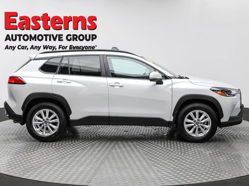 Used 2023 Toyota Corolla Cross LE image 4