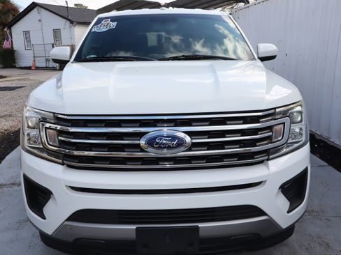 Used 2018 Ford Expedition XLT image 5