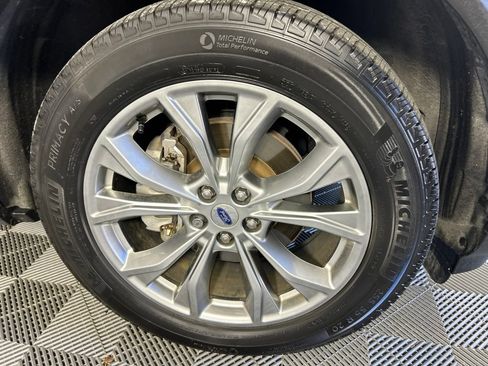 Used 2024 Ford Explorer XLT w/ Equipment Group 202A AWD/4WD image 4