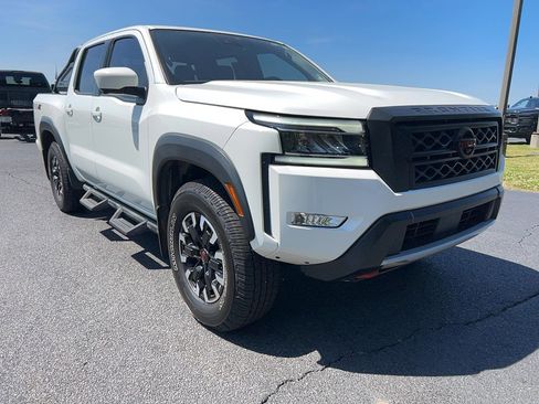 Used 2022 Nissan Frontier PRO-4X image 3