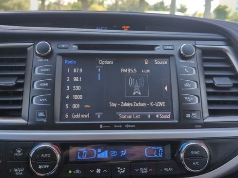 Used 2019 Toyota Highlander Limited Platinum AWD/4WD image 22