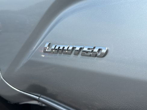 Used 2025 Toyota Tacoma Limited AWD/4WD image 35