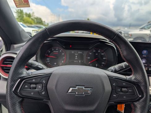 Used 2024 Chevrolet Trax RS FWD image 12