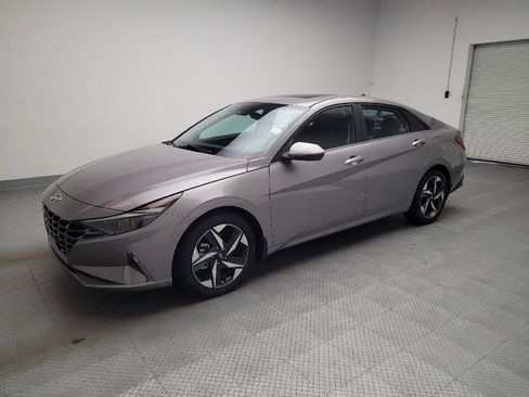 Used 2023 Hyundai Elantra Limited FWD image 2