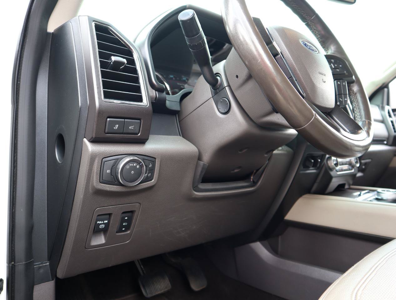Used 2018 Ford Expedition Limited w/ Equipment Group 301A RWD image 48