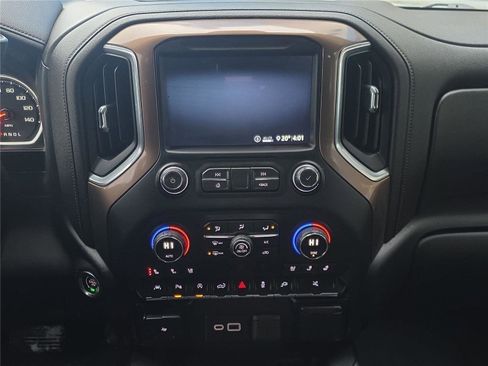 Used 2020 Chevrolet Silverado 1500 High Country w/ Technology Package AWD/4WD image 23