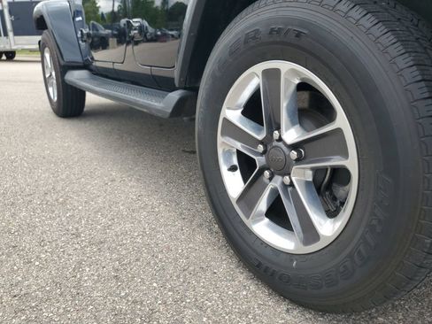 Used 2022 Jeep Wrangler Unlimited Sahara AWD/4WD image 29