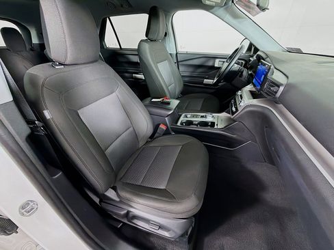 Used 2022 Ford Explorer XLT image 29