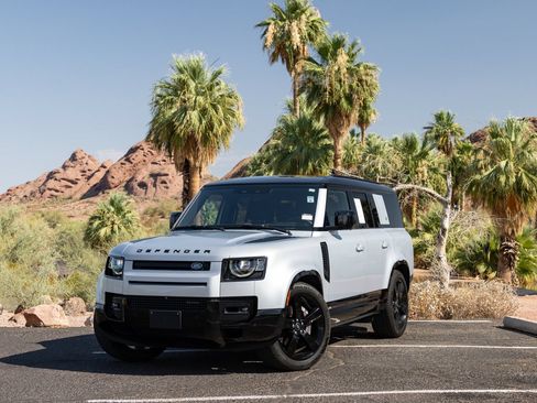 Used 2023 Land Rover Defender 130 X-Dynamic SE AWD/4WD image 13
