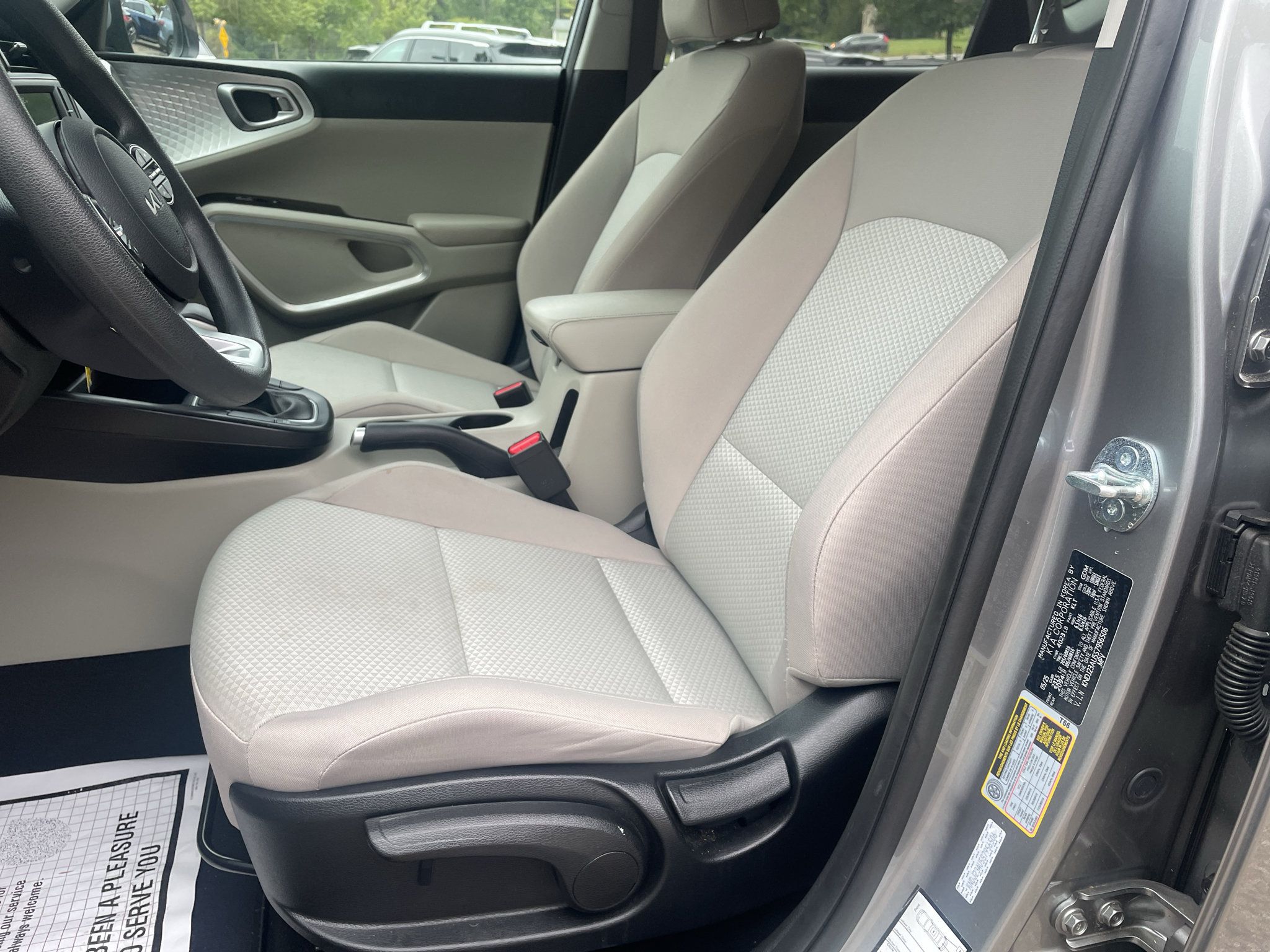 Used 2025 Kia Soul LX w/ LX Technology Package FWD image 11