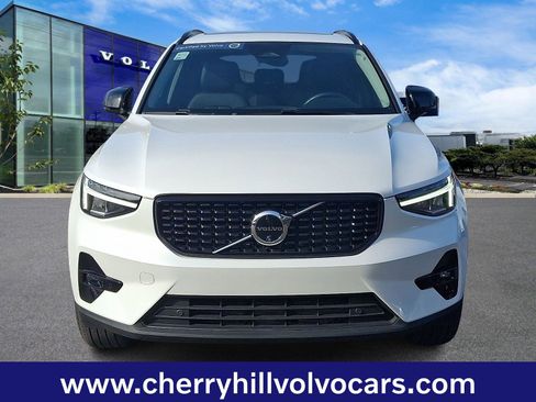 Certified 2025 Volvo XC40 B5 Plus image 2
