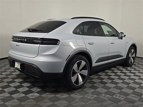 Certified 2025 Porsche Macan Electric image 7