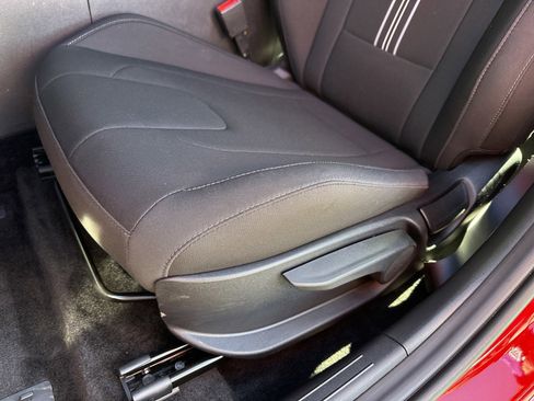 Certified 2025 Hyundai Elantra Sport image 12