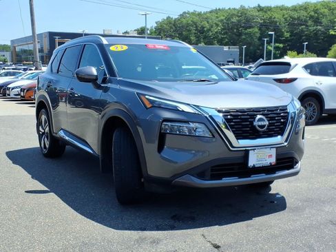 Used 2023 Nissan Rogue SL AWD/4WD image 3