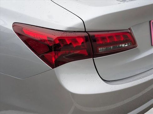 Used 2017 Acura TLX image 11