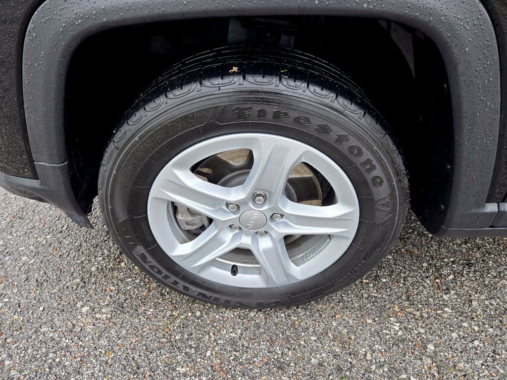 Used 2023 Jeep Compass Latitude w/ Mopar Graphics Package AWD/4WD image 10