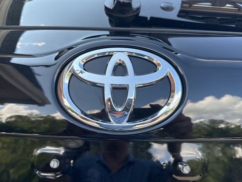 Used 2019 Toyota Highlander XLE AWD/4WD image 45
