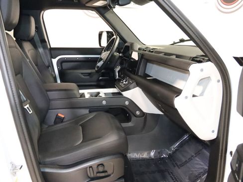 Used 2025 Land Rover Defender 110 S image 59