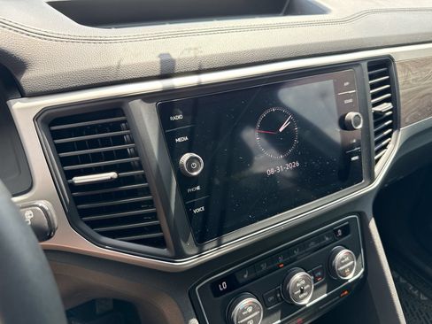 Used 2021 Volkswagen Atlas Cross Sport SE w/ Panoramic Sunroof Package FWD image 13