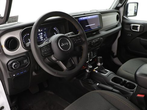 Used 2024 Jeep Wrangler Unlimited image 15