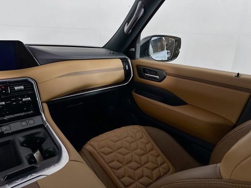 Certified 2025 Nissan Armada Platinum Reserve image 34