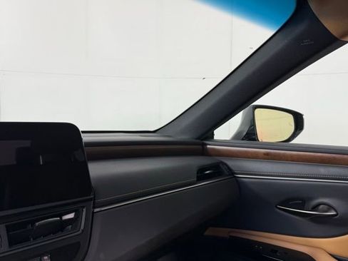 Certified 2025 Lexus ES 300h w/ Premium Package image 22