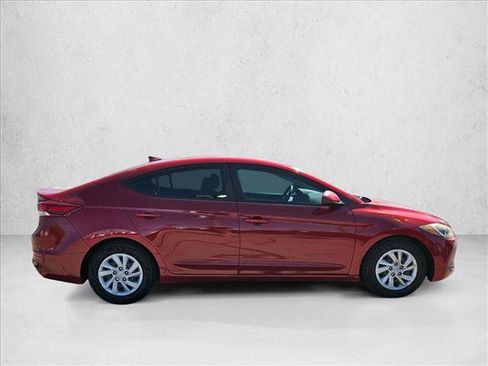 Used 2017 Hyundai Elantra SE FWD image 4