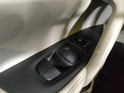 Used 2018 Nissan Rogue Sport SV w/ SV Technology Package image 27