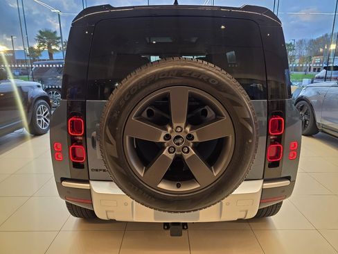 New 2025 Land Rover Defender 110 S image 4