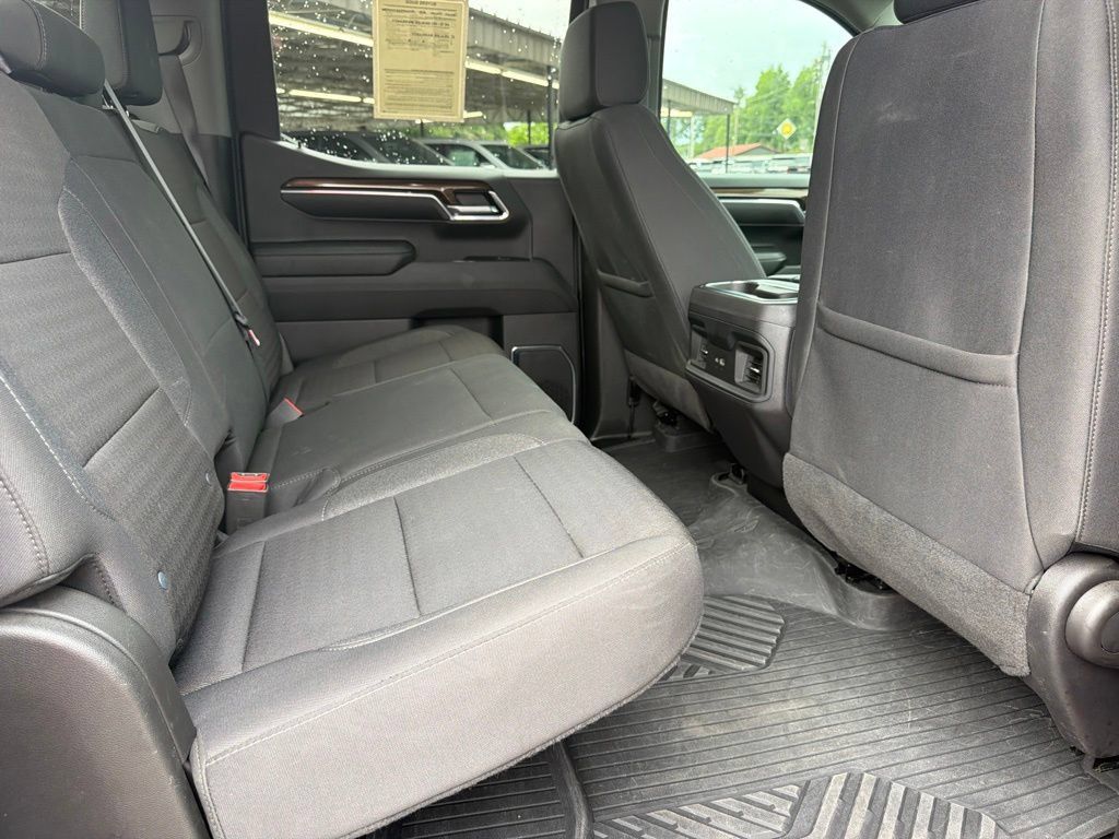 Used 2024 Chevrolet Silverado 1500 LT Trail Boss w/ Convenience Package II AWD/4WD image 15