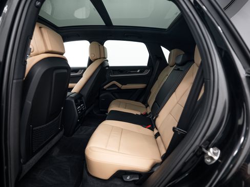 Certified 2026 Porsche Cayenne AWD/4WD image 17