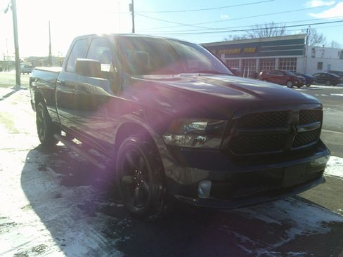 Used 2017 RAM 1500 Express w/ Black Ram 1500 Express Group image 7