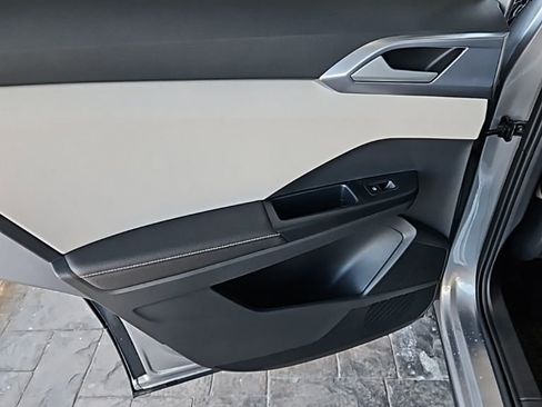 New 2026 Volkswagen Taos SE image 20