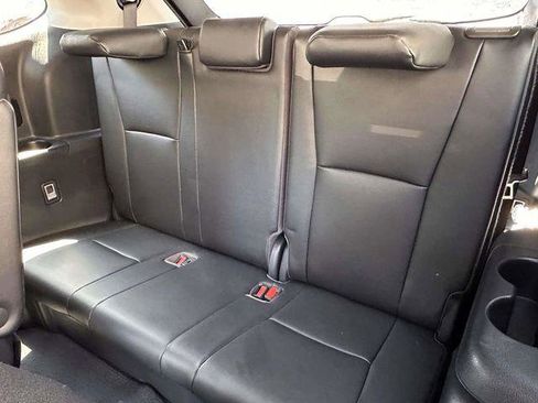Used 2022 Toyota Highlander XLE AWD/4WD image 17