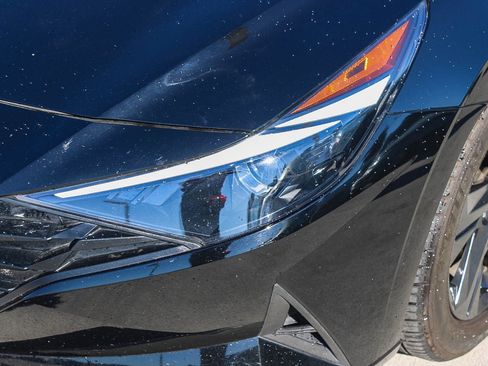 Used 2023 Hyundai Elantra Blue image 5