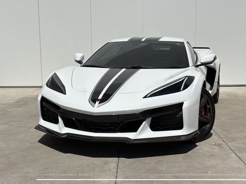 Used 2025 Chevrolet Corvette E-Ray AWD/4WD image 1