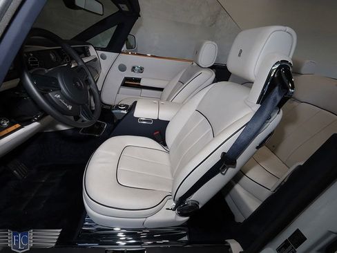 Used 2017 Rolls-Royce Phantom Drophead Coupe image 20