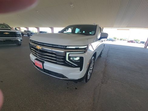 Used 2025 Chevrolet Tahoe Premier AWD/4WD image 3