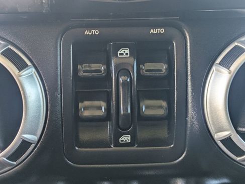 Used 2013 Jeep Wrangler Unlimited Sahara w/ Connectivity Group AWD/4WD image 24