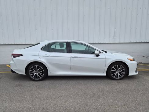 Used 2024 Toyota Camry XLE w/ Navigation Package FWD image 4