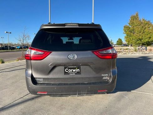 Used 2020 Toyota Sienna XLE w/ XLE Navigation Package AWD/4WD image 7