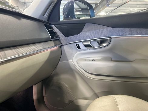 Certified 2023 Volvo XC90 B5 Plus w/ Protection Package Premier image 20