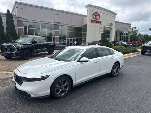 Used 2023 Honda Accord EX image 4