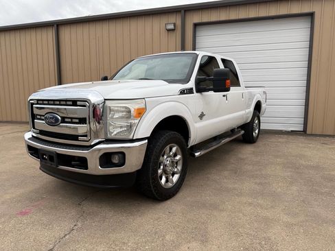 Used 2015 Ford F350 Lariat w/ Lariat Interior Package image 2