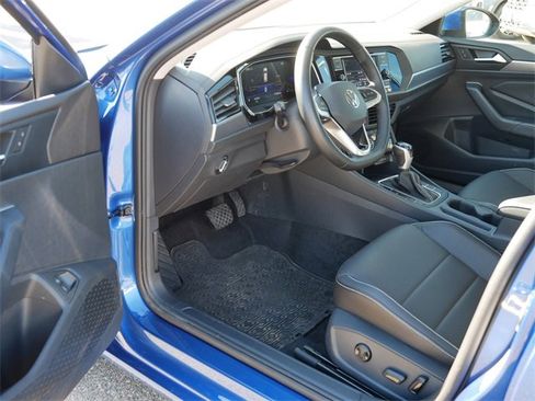Certified 2024 Volkswagen Jetta SE image 11