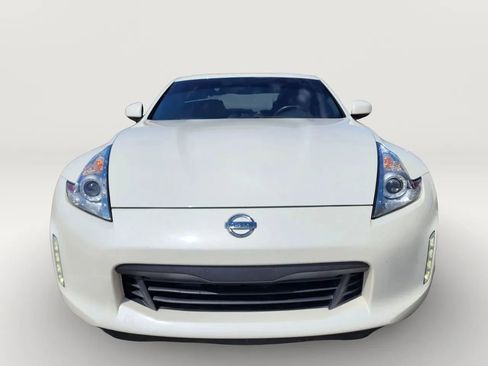 Used 2016 Nissan 370Z Coupe RWD image 3
