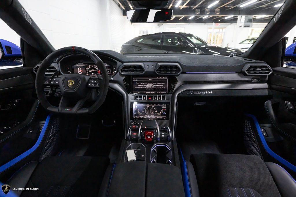 Used 2024 Lamborghini Urus Performante AWD/4WD image 2
